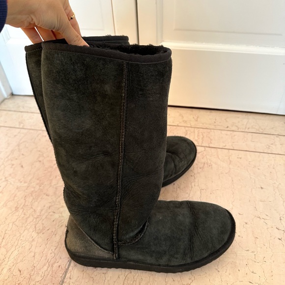 UGG Australia Black Tall Shearling Boots - Picture 2 of 16